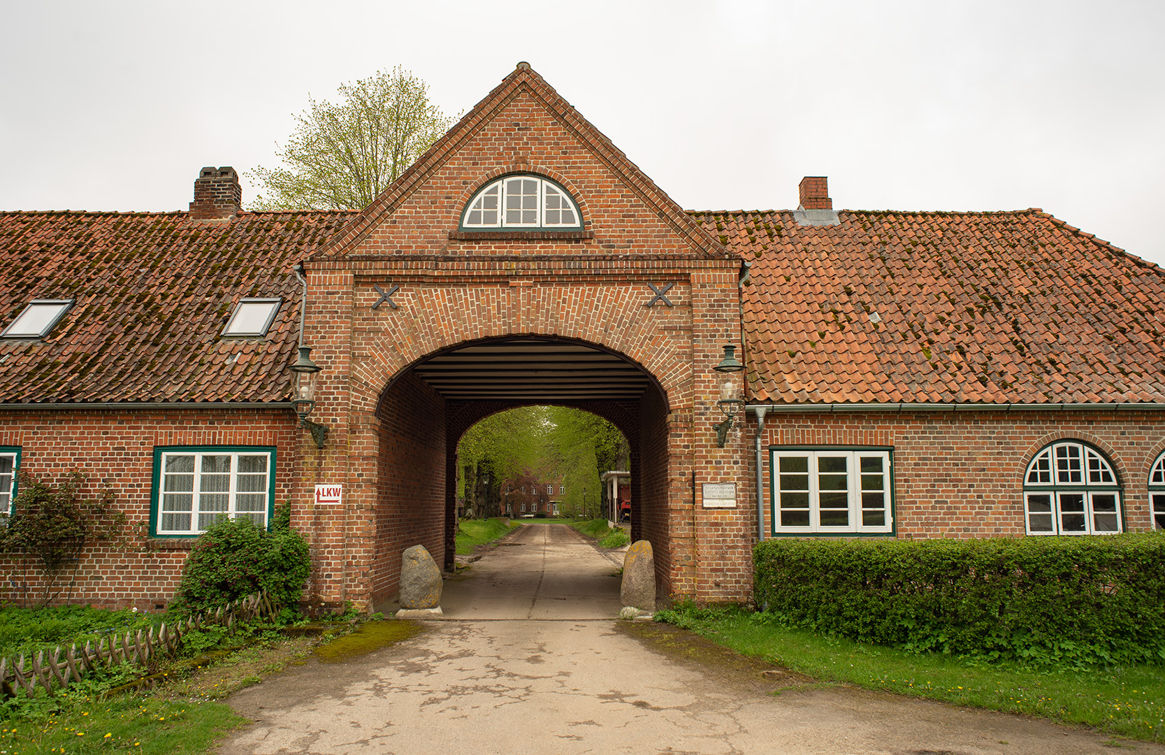 Blick in den Gutshof von Gut Grünhaus, Kirchnüchel