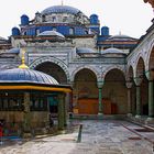 Blick in den Innenhof der Sultan Bayezid Moschee.