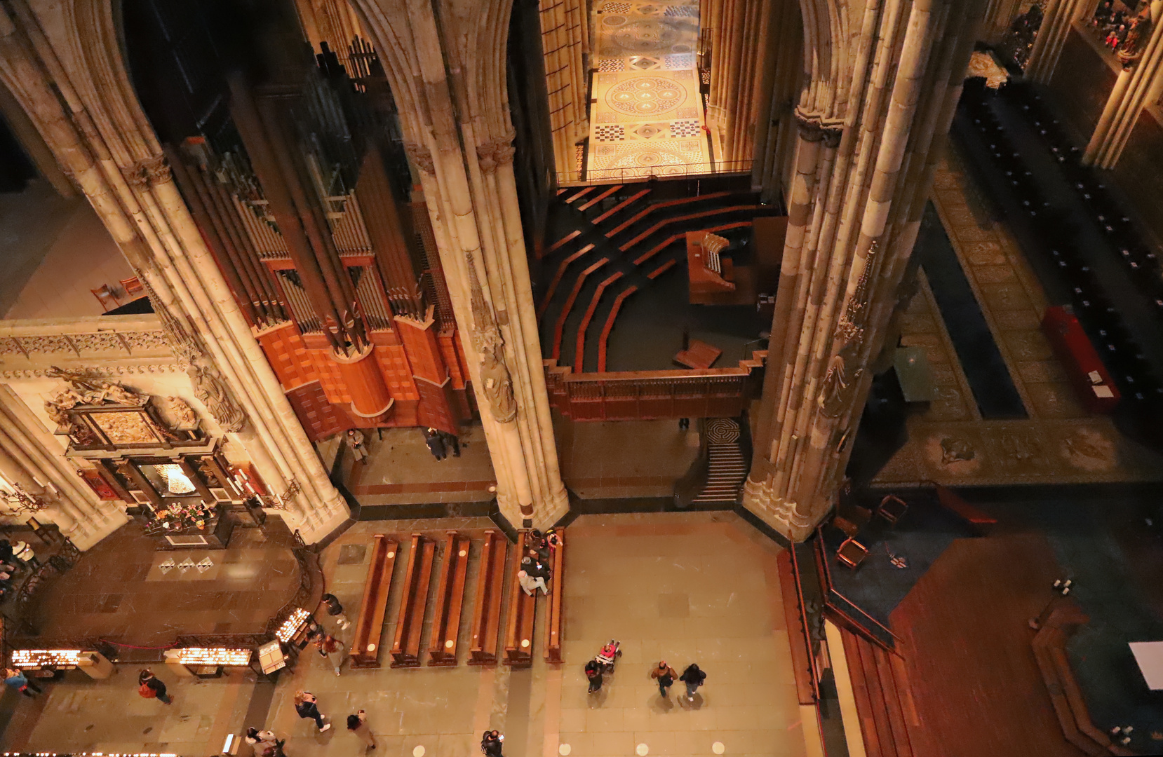 Blick in den Kirchenraum (2021_10_30_5961_ji)