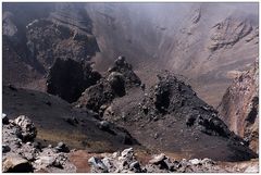 Blick in den Krater Hoyo Negro (La Palma)