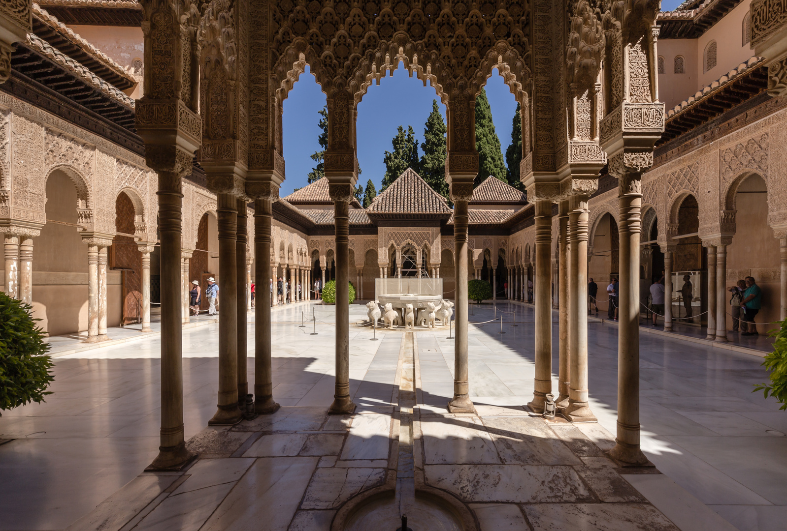 Blick in den Löwenhof der Alhambra