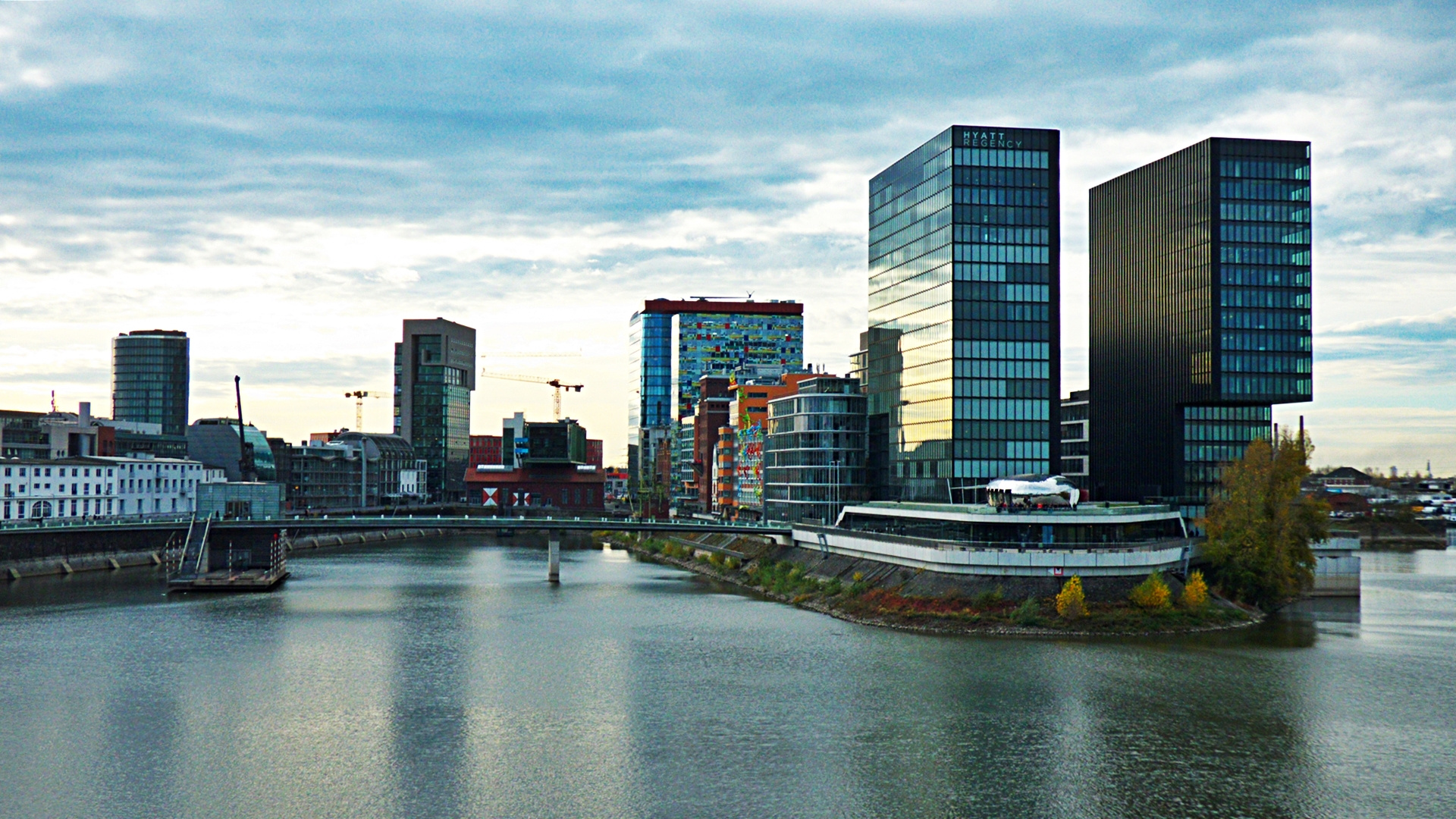 Blick in den Medienhafen Düsseldorf