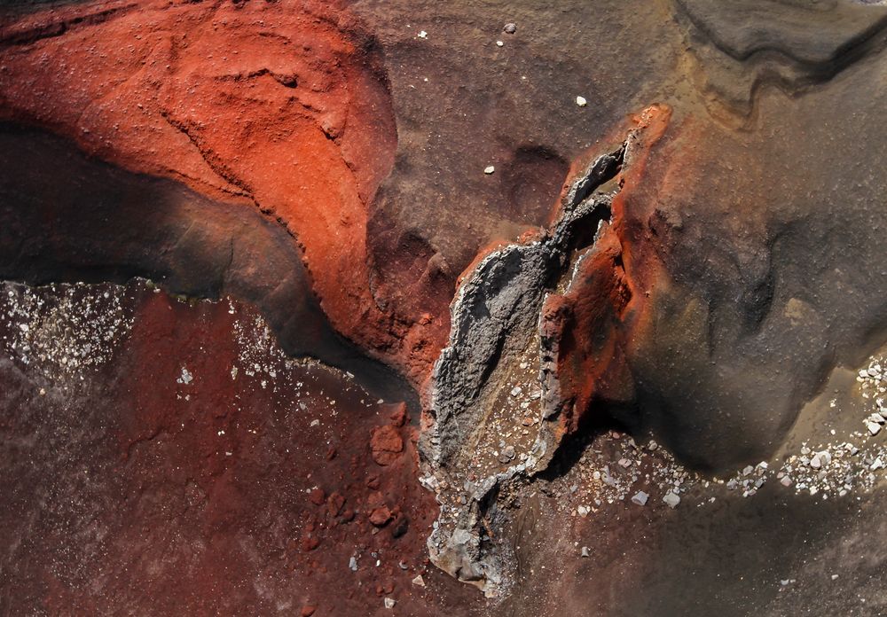 Blick in den roten Krater
