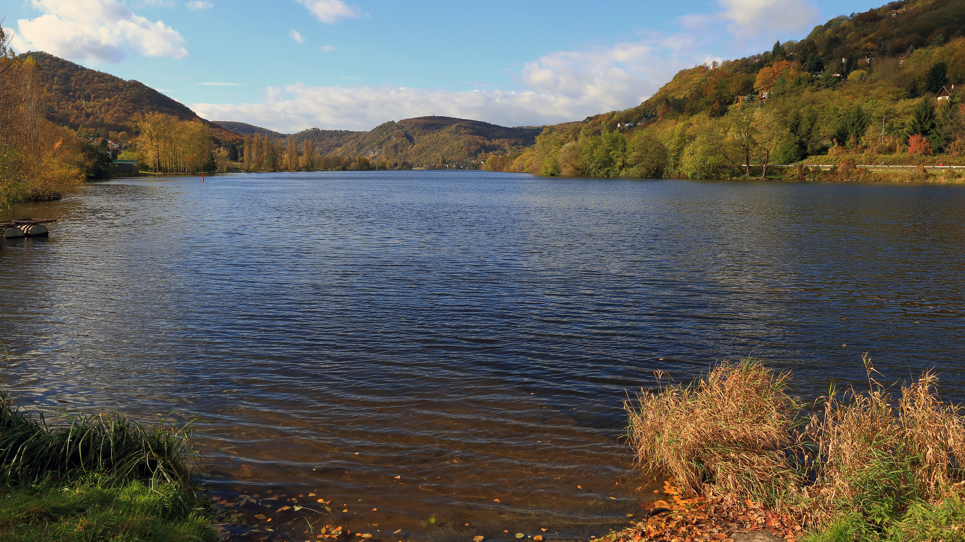 Blick in den Stau der Labe(Elbe) in Böhmen von Sebuzin aus...