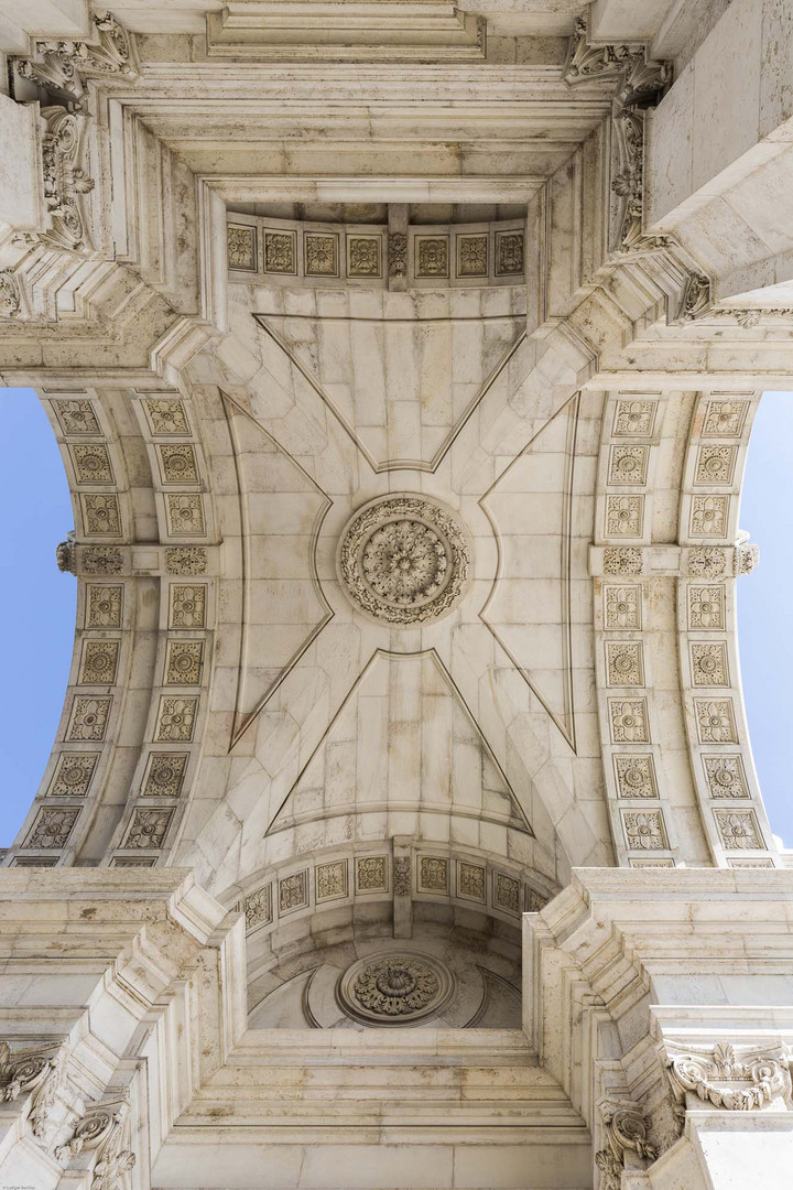 Blick in den Triumphbogen Arco da Rua Augusta, Lissabon