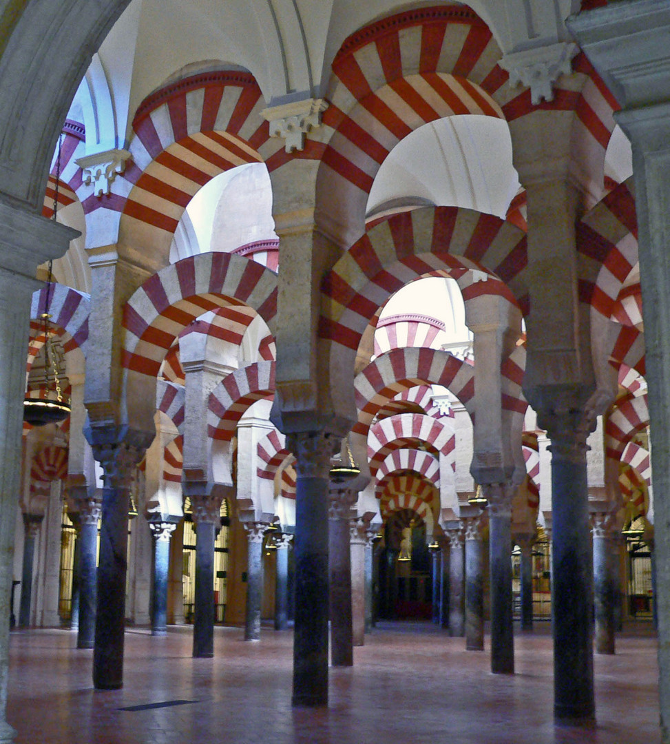 Blick in die 19 schiffige Bethalle der Mezquita .  .  .