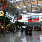 Blick in die Abflughalle am Flughafen in Düsseldorf