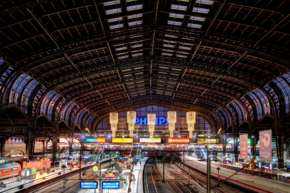 Blick in die Bahnsteighalle