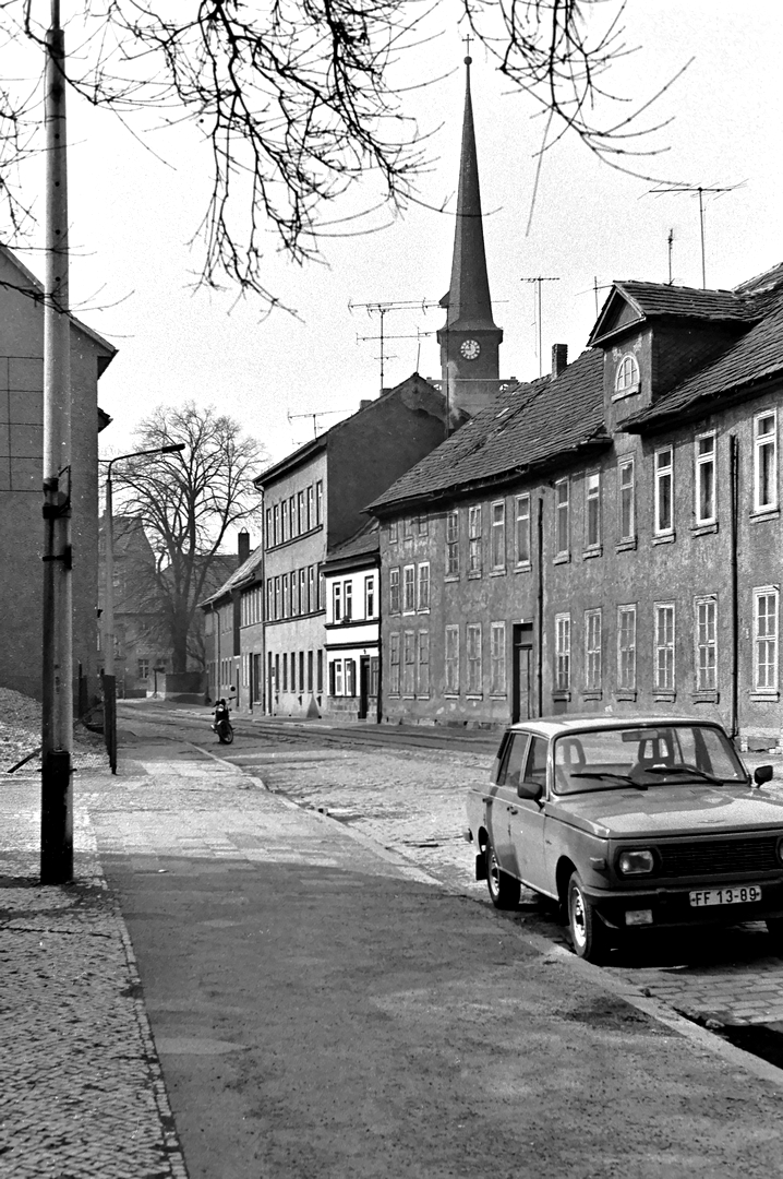 ... Blick in die Brühlerstraße ...