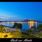 Blick in die Bucht von Alcudia in der blauen Stunde