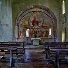 Blick in die ca.900 Jahre alte Kapelle San Vigilio ...