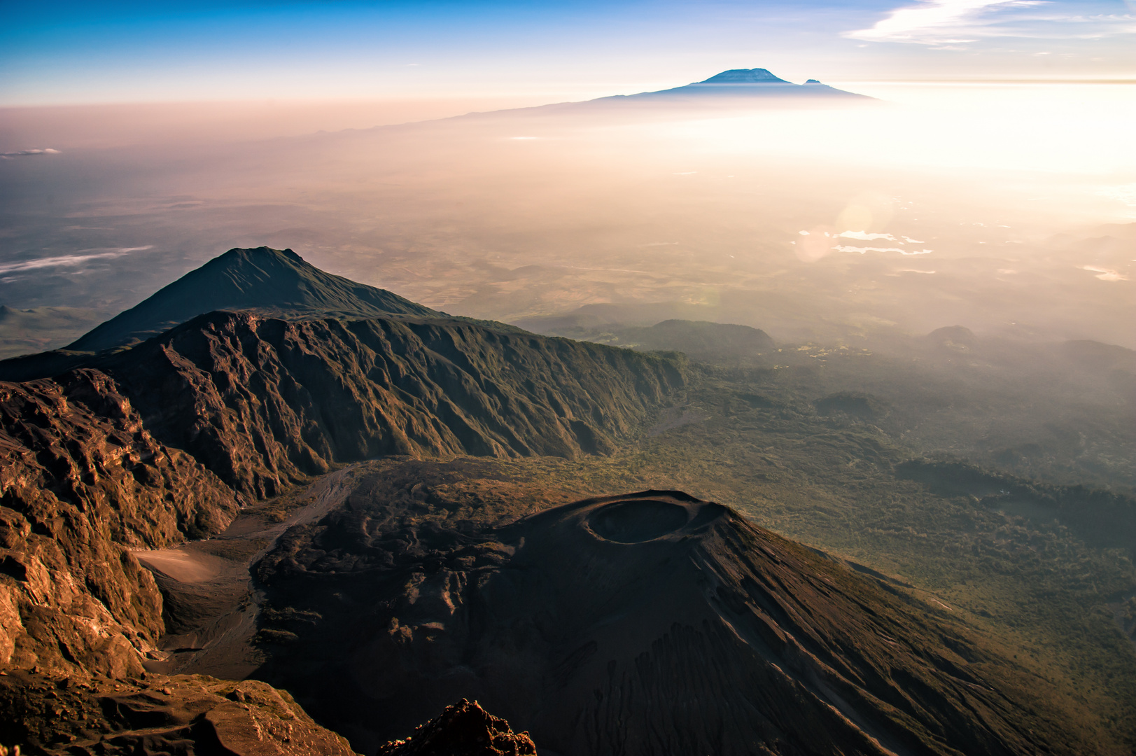 Blick in die Caldera, Mt. Meru 4.568m