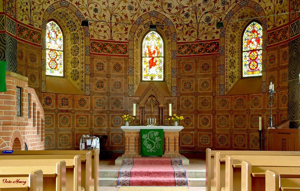 Blick in die Dorfkirche Gröben im Land Brandenburg .......