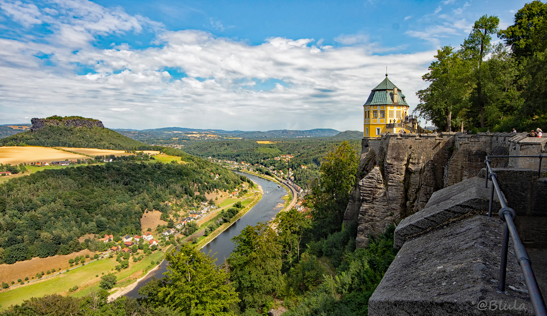 Blick in die Elblandschaft in Richtung Osten