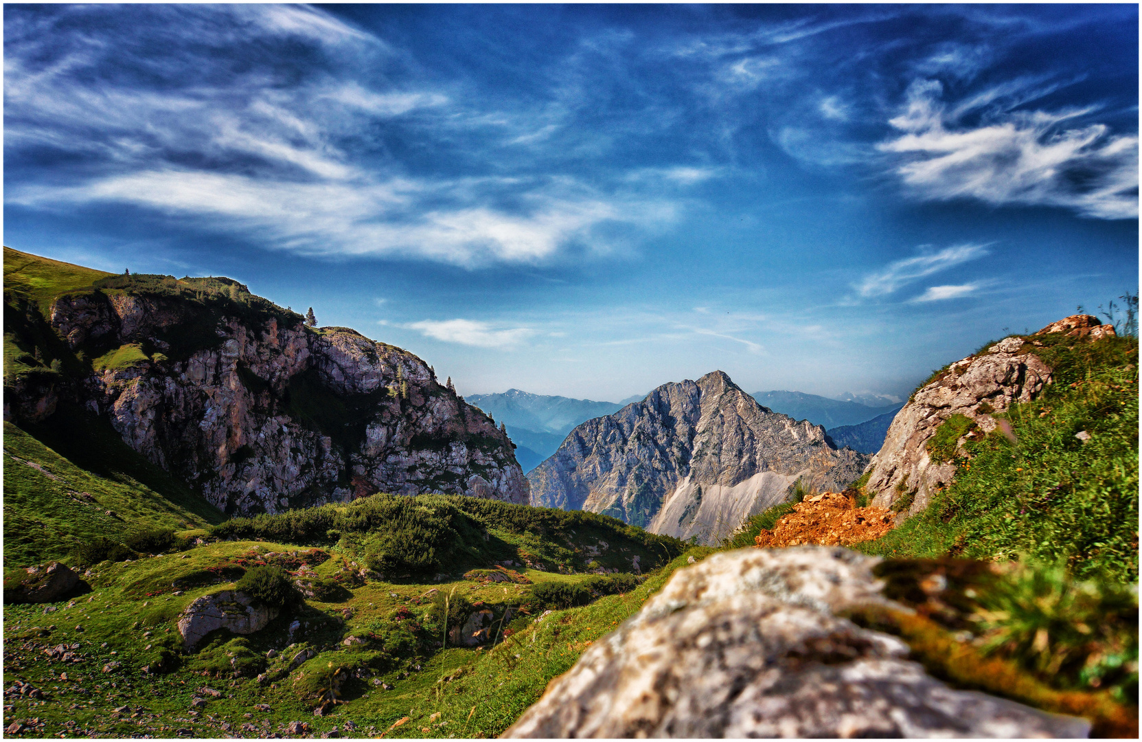 BLICK IN DIE FERNE Foto & Bild landschaft, natur, berge Bilder auf
