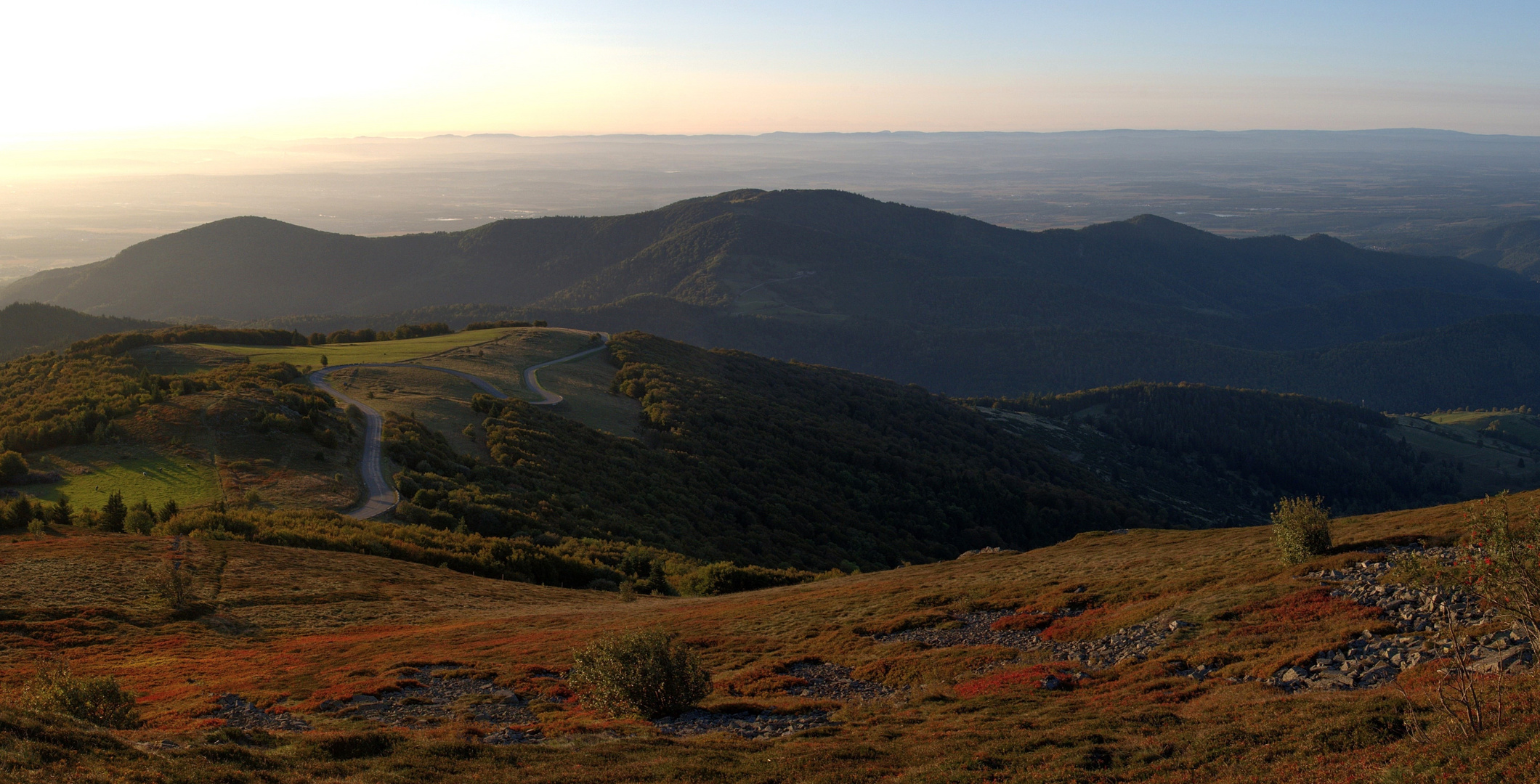 Blick in die Ferne vom Grand Ballon (Vogesen)