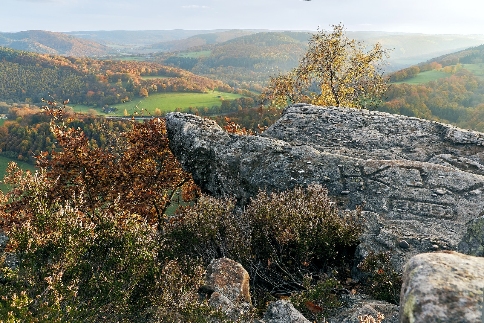 Blick in die herbstliche Eifel .  .  .