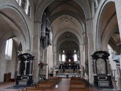 Blick in die Hohe Domkirche St. Peter zu Trier, eine der ältesten Bischofskirche Deutschlands