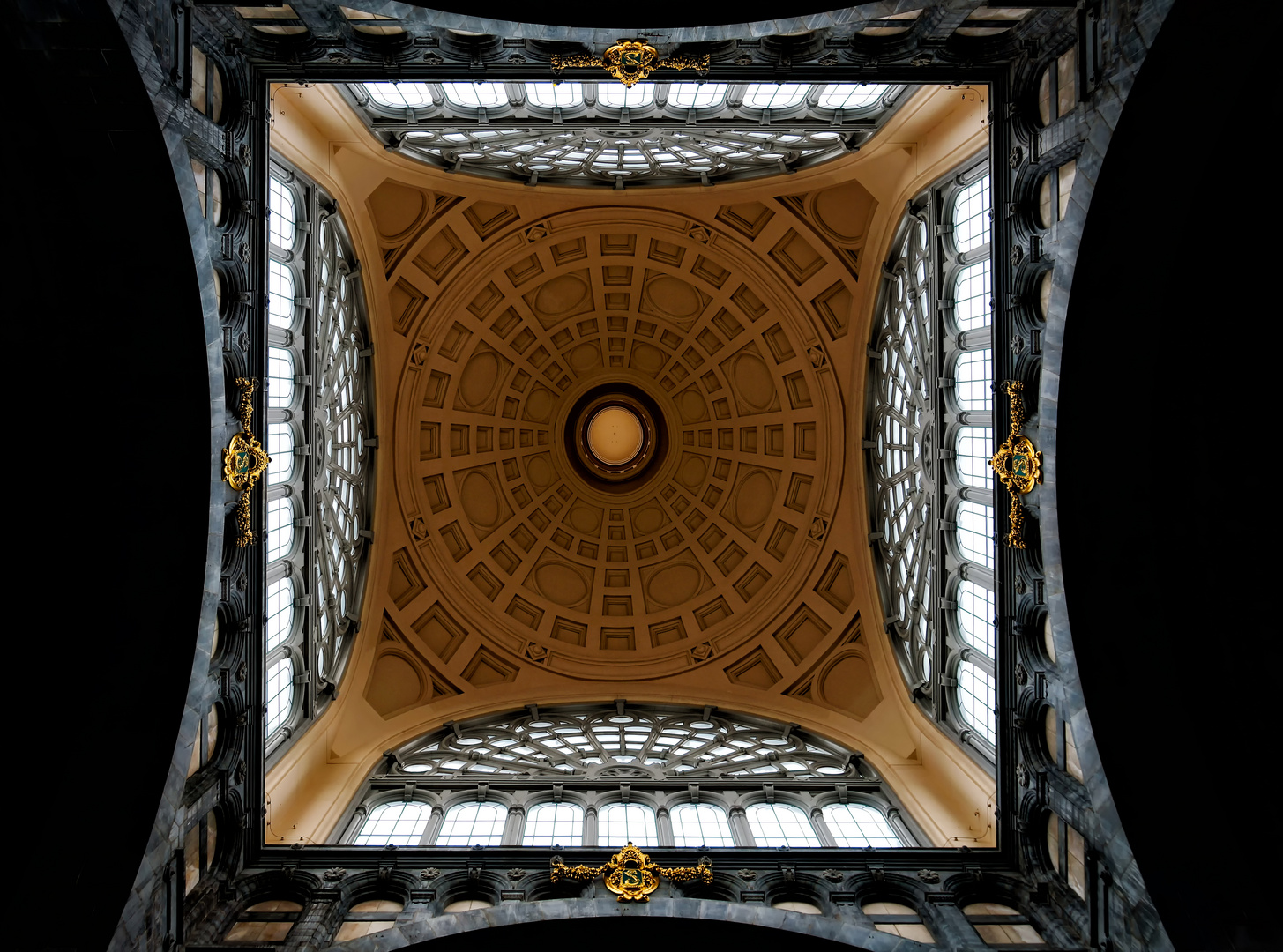 Blick in die Kuppel Foto & Bild | architektur, europe, benelux Bilder ...