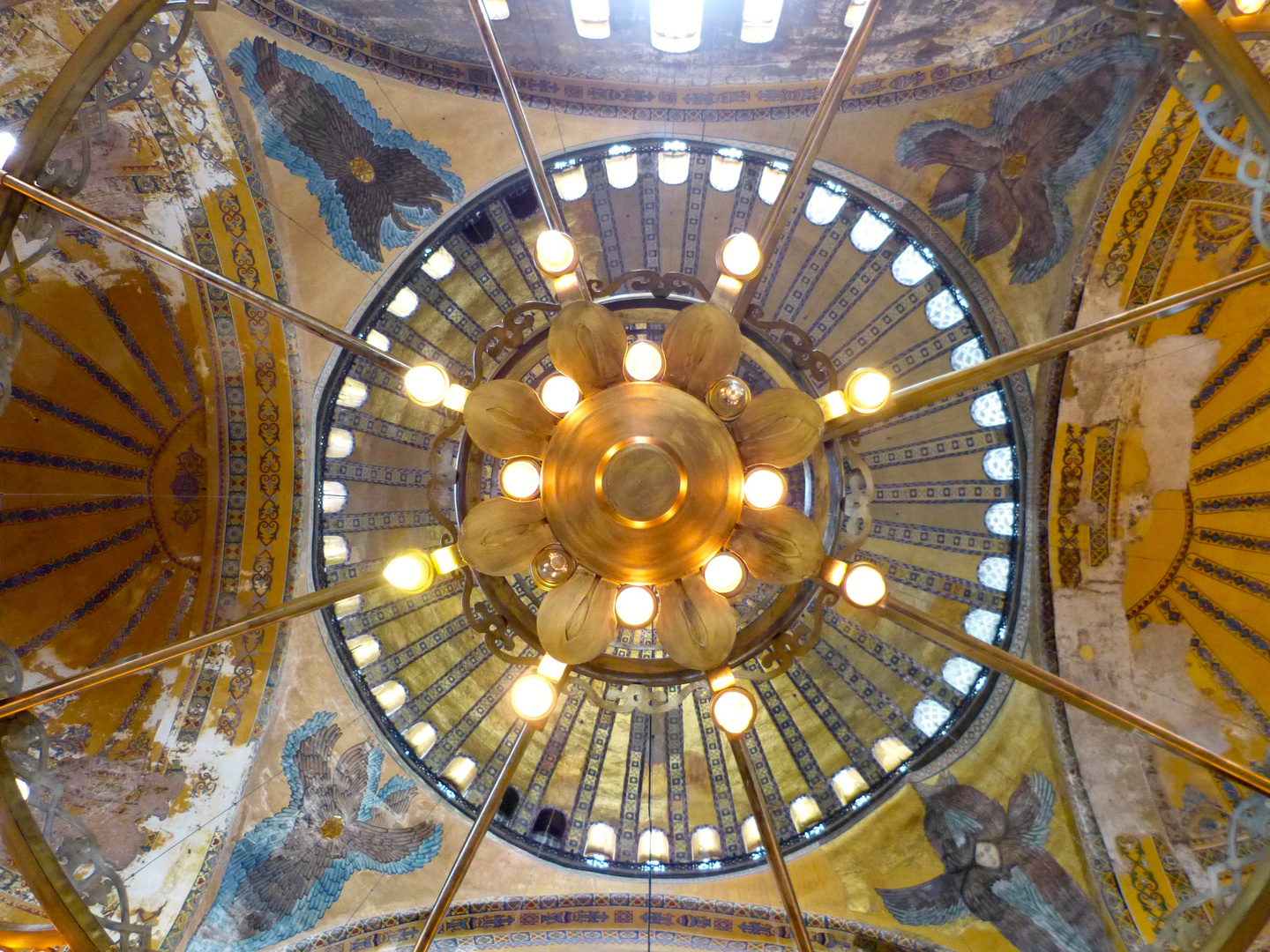 Blick in die Kuppel der Hagia Sophia