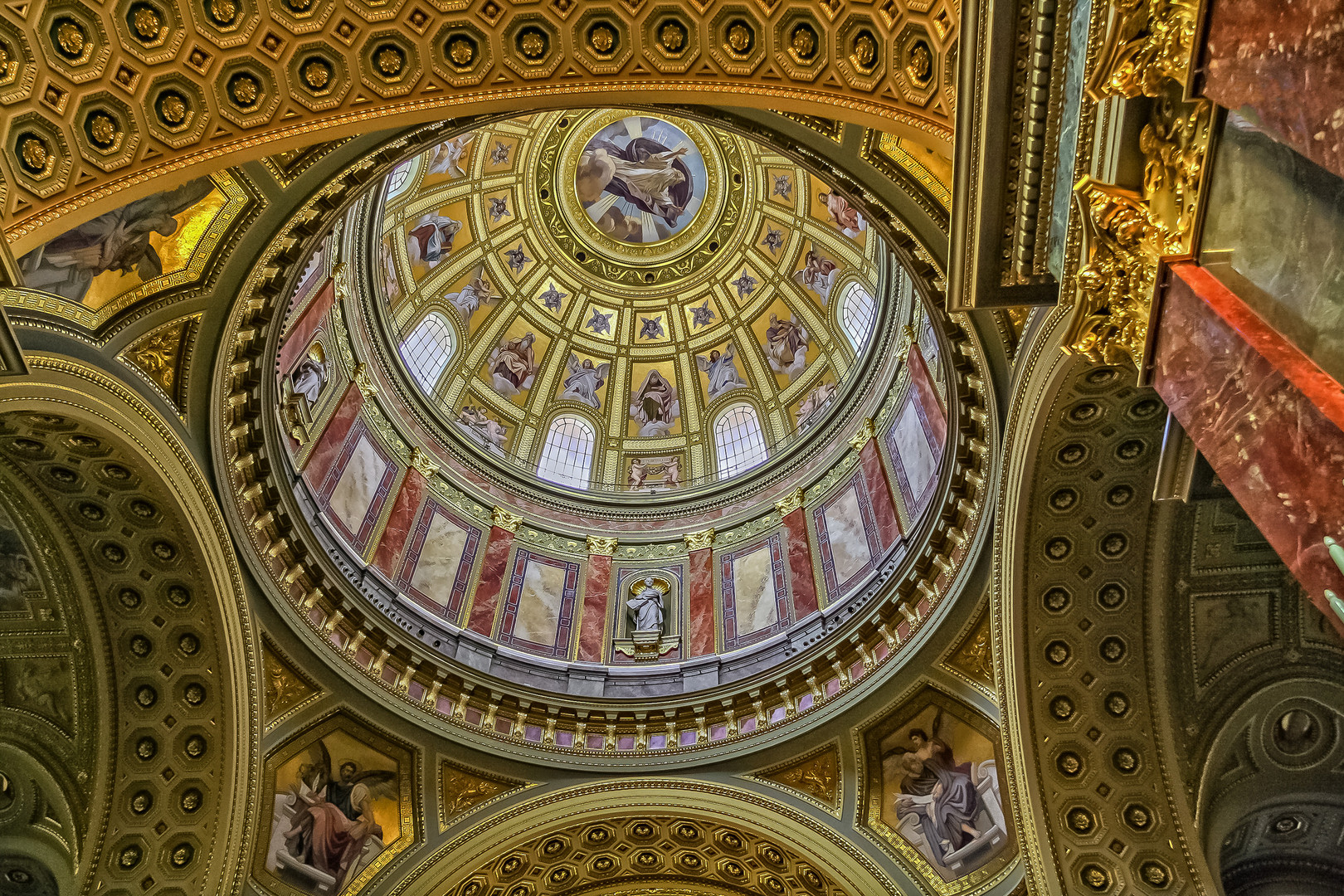 Blick in die Kuppel der St. Stephans Basilika