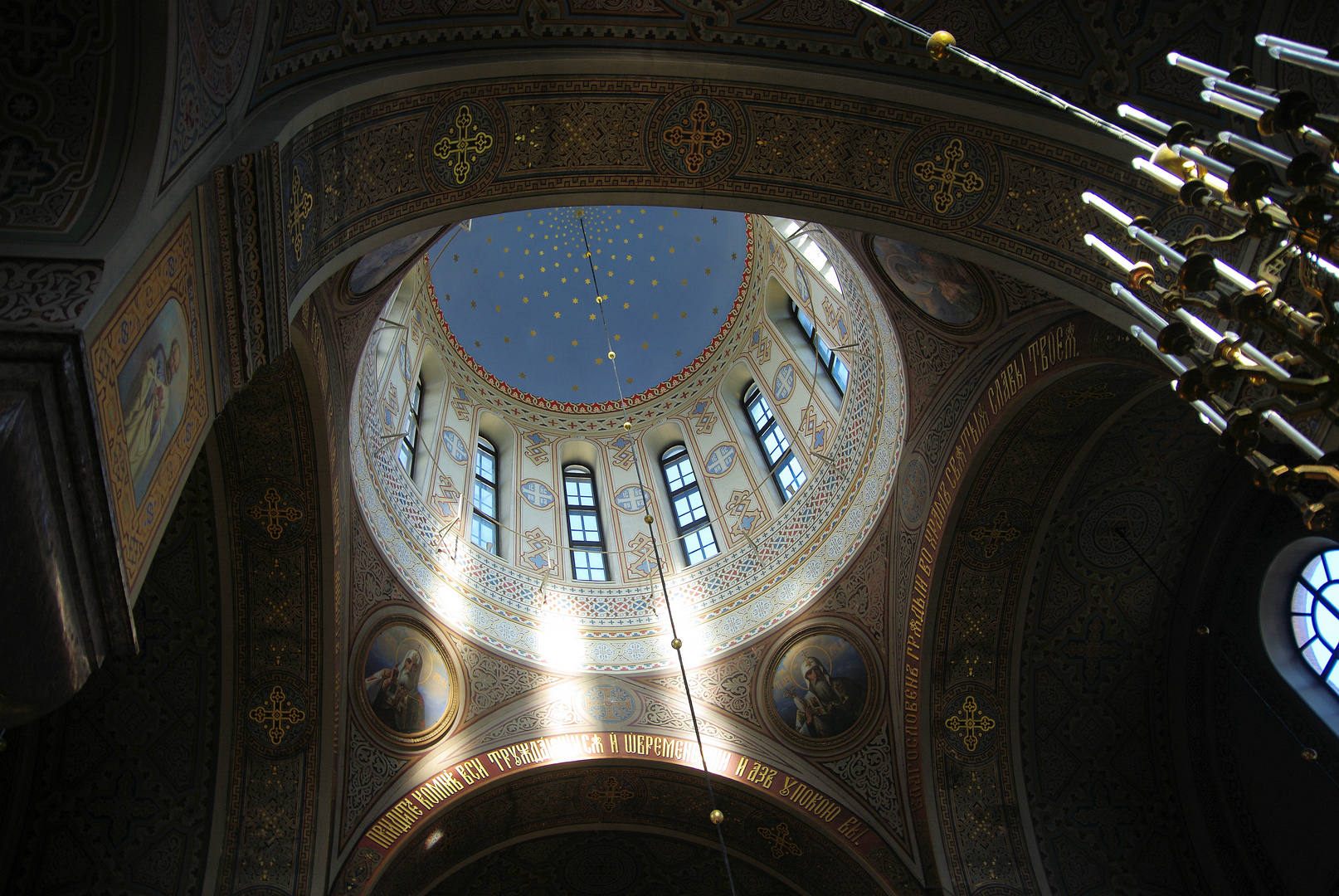 Blick in die Kuppel der Uspenski-Kathedrale in Helsinki