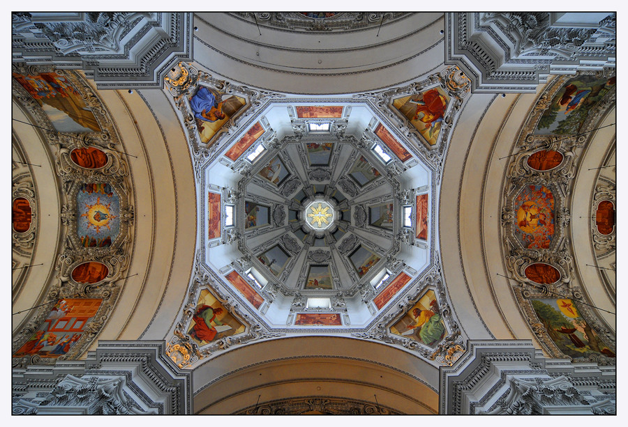 Blick in die Kuppel vom Salzburger Dom