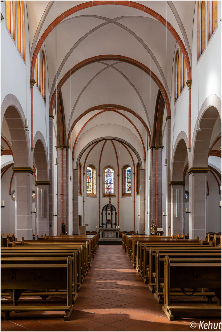 Blick in die Pfarrkirche "Maria Himmelfahrt" Waldbreitbach