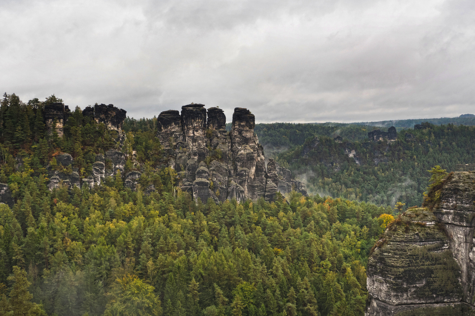 Blick in die Rathener Felsenlandschaft sächsische Schweiz