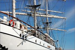 Blick in die Takelage der Gorch Fock