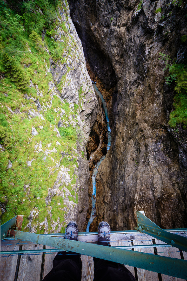 Blick in die Tiefe der Höllentalklamm