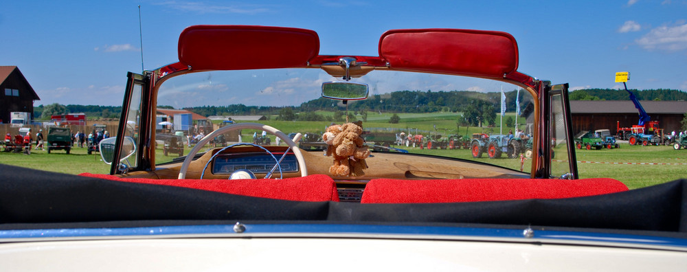 Blick in Oldie Benz Cabrio