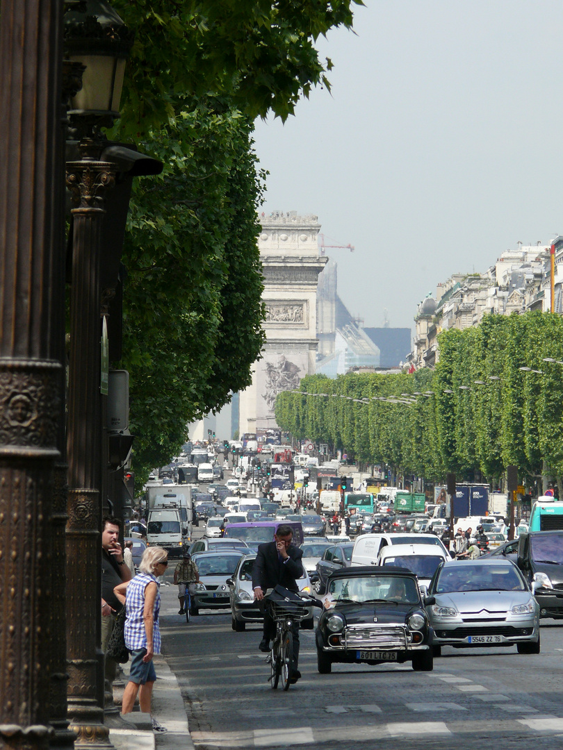 Blick in Richtung Arc de Triomphe