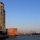 Blick in Richtung Landungsbrücken im Abendlicht, Hamburger Hafen