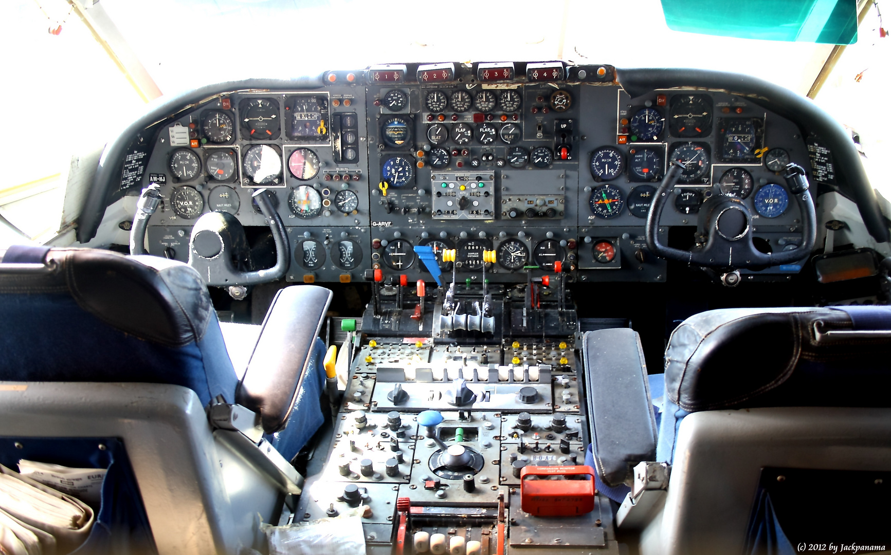 Blick ins Cockpit der BAC Vicers VC 10 der UNITED ARAB EMIRATES