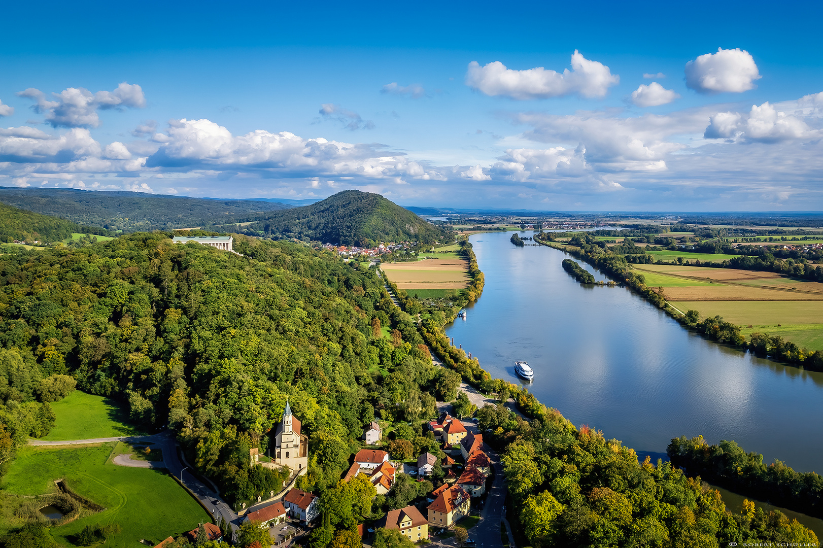  Blick ins Donautal bei Regensburg.