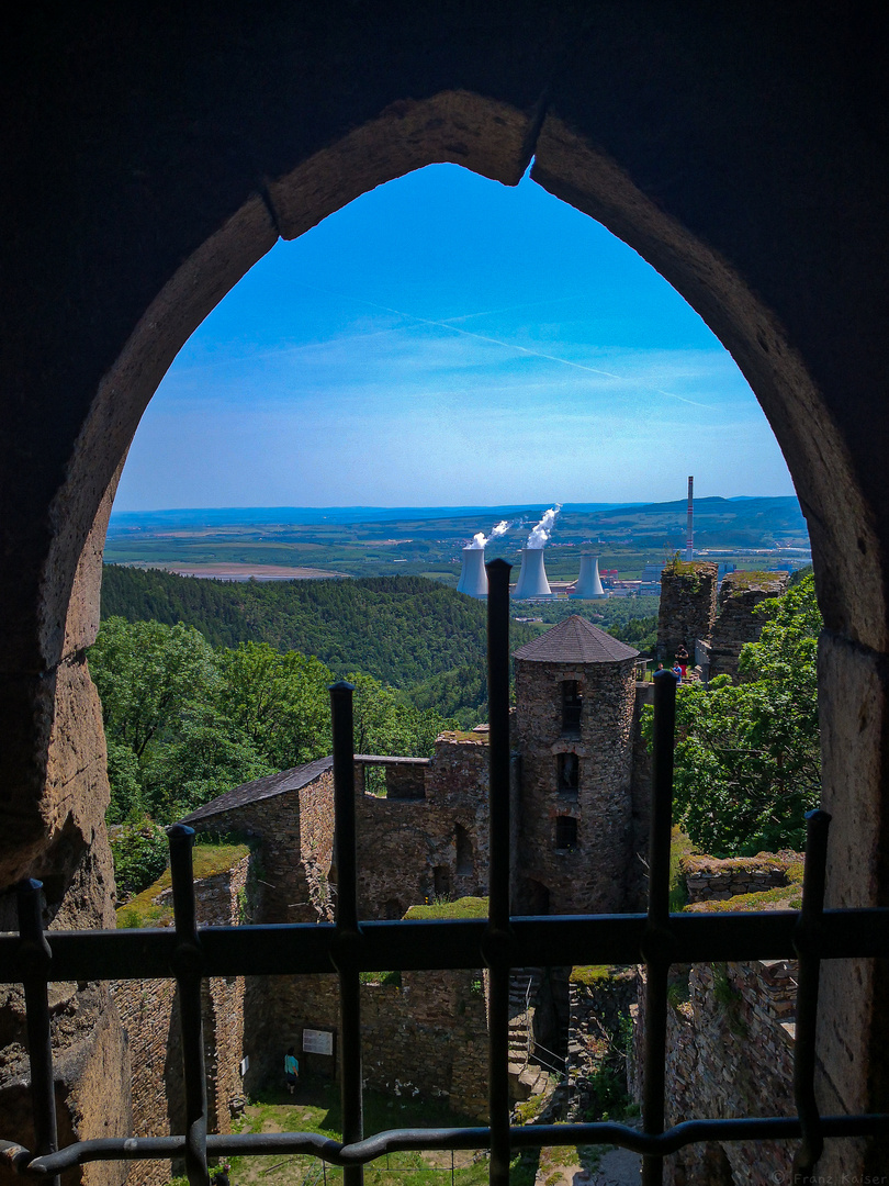 Blick ins Egertal von der Burg Hasištejn 