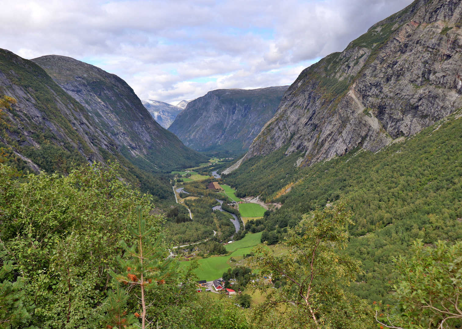 Blick ins Eikesdalen vom Aursjøvegen