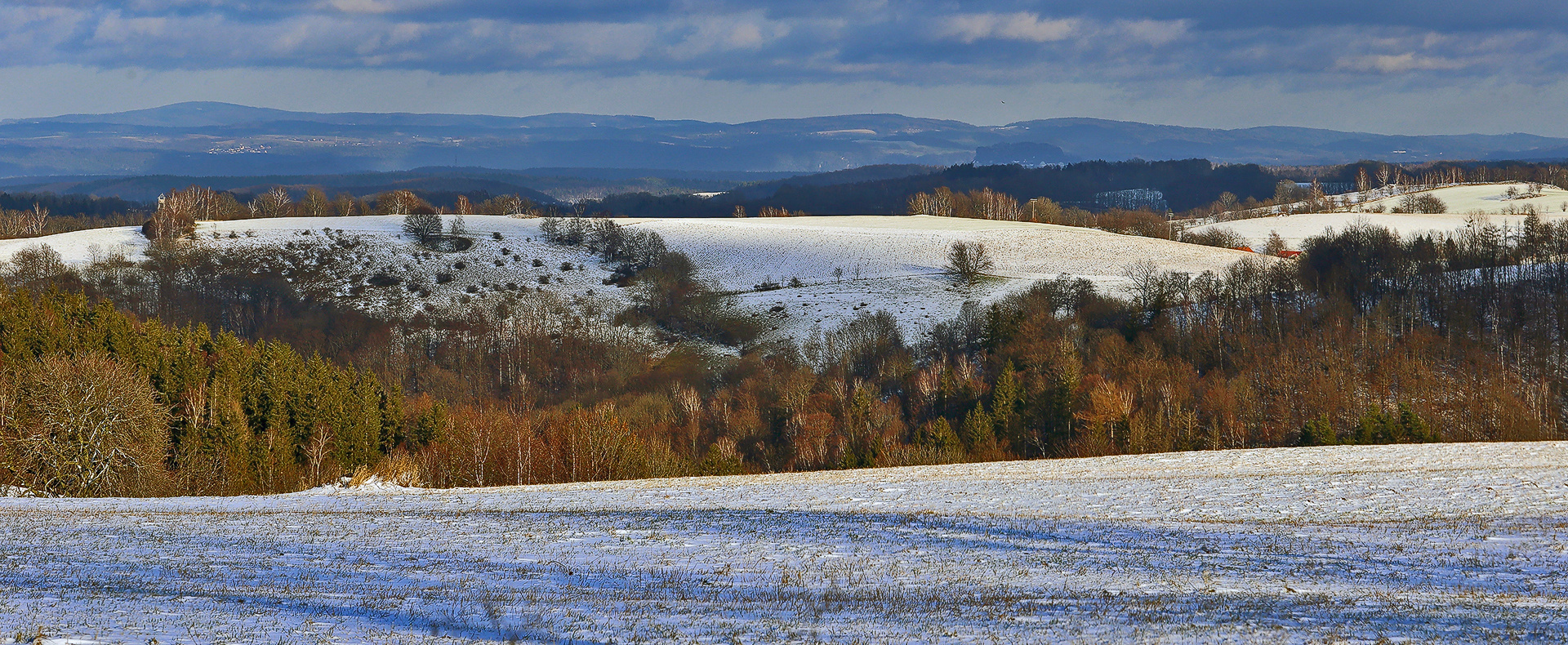 Blick ins Elbtal aus dem Mittleren Osterzgebirge am 06. Januar 2022