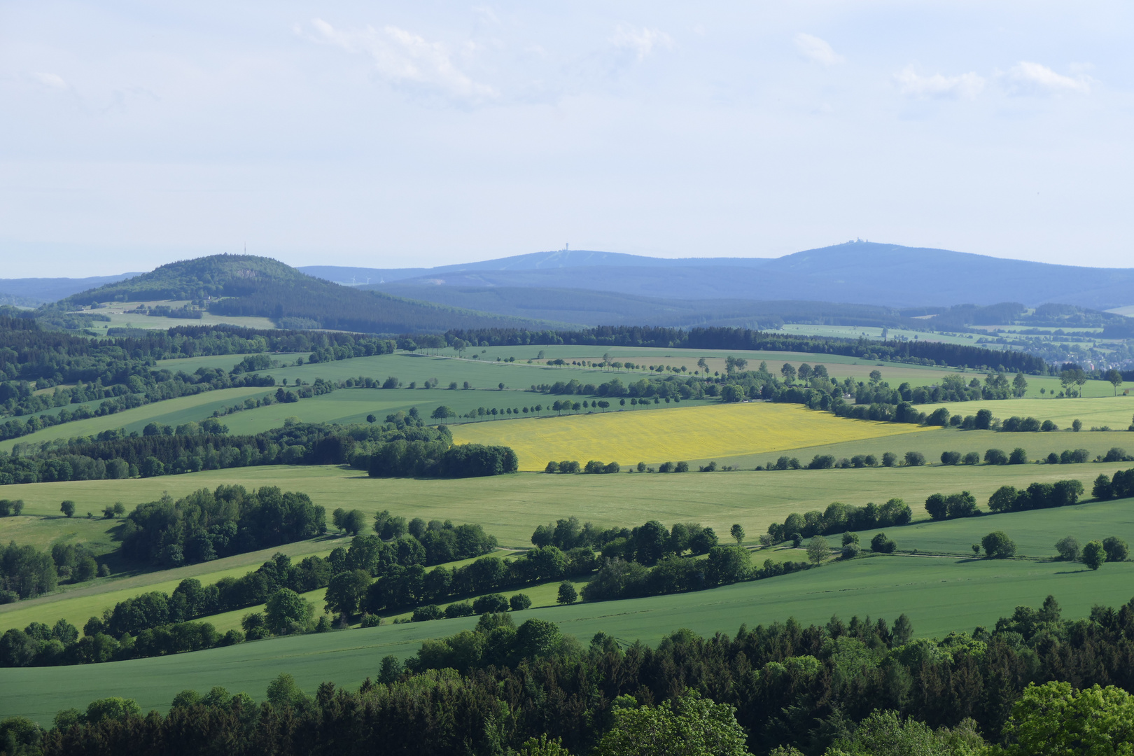 Blick ins Erzgebirge auf die Gipfel