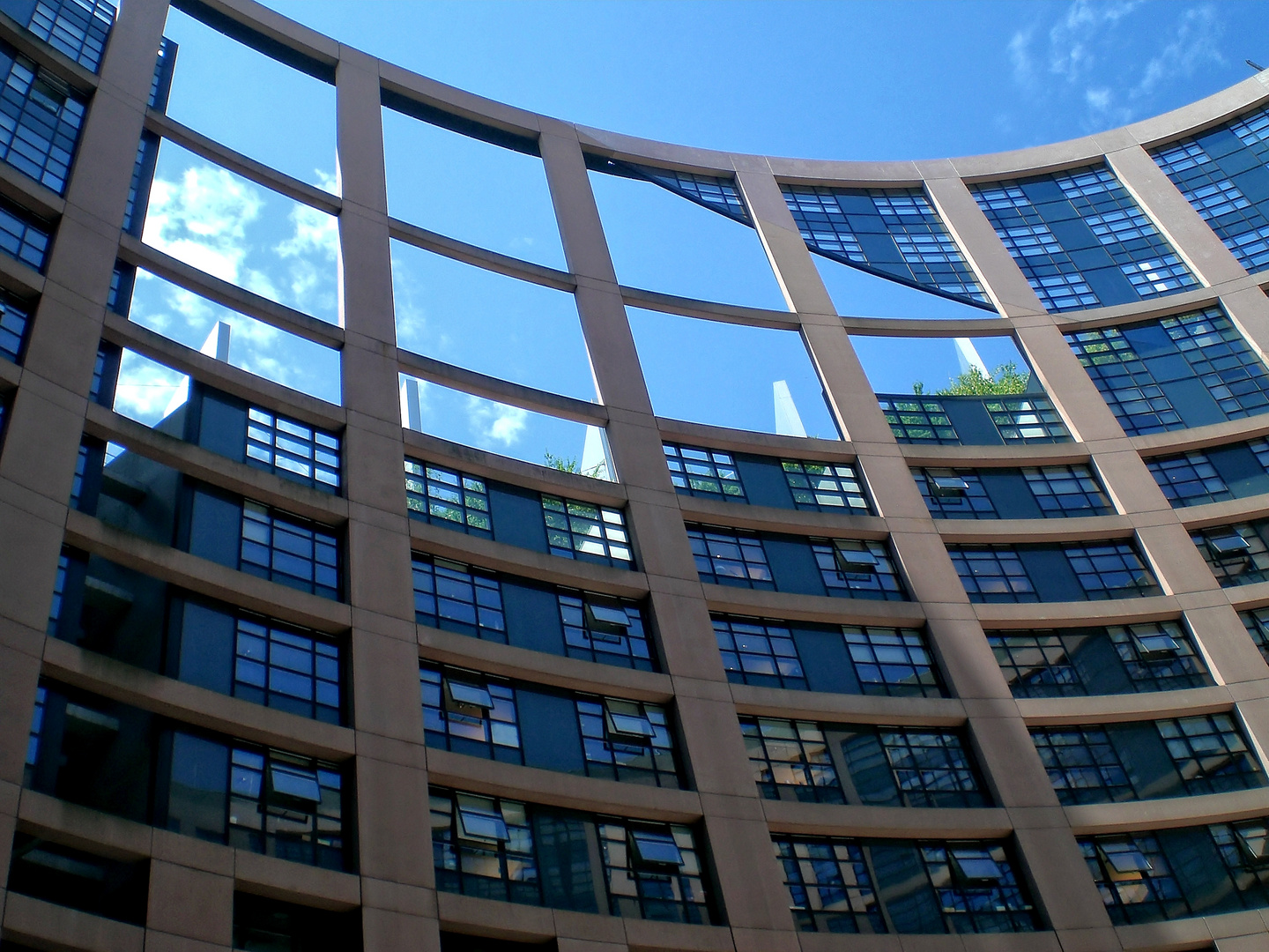 Blick ins Europaparlamentsgebäude in Straßburg Juli 2008.227 