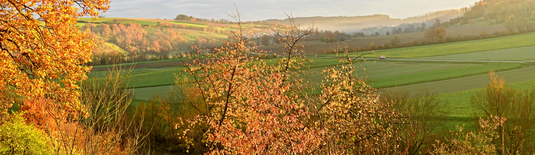 Blick ins herbstliche Kochertal