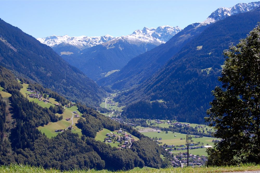 Blick ins hintere Montafon und Schruns (im Tal)…