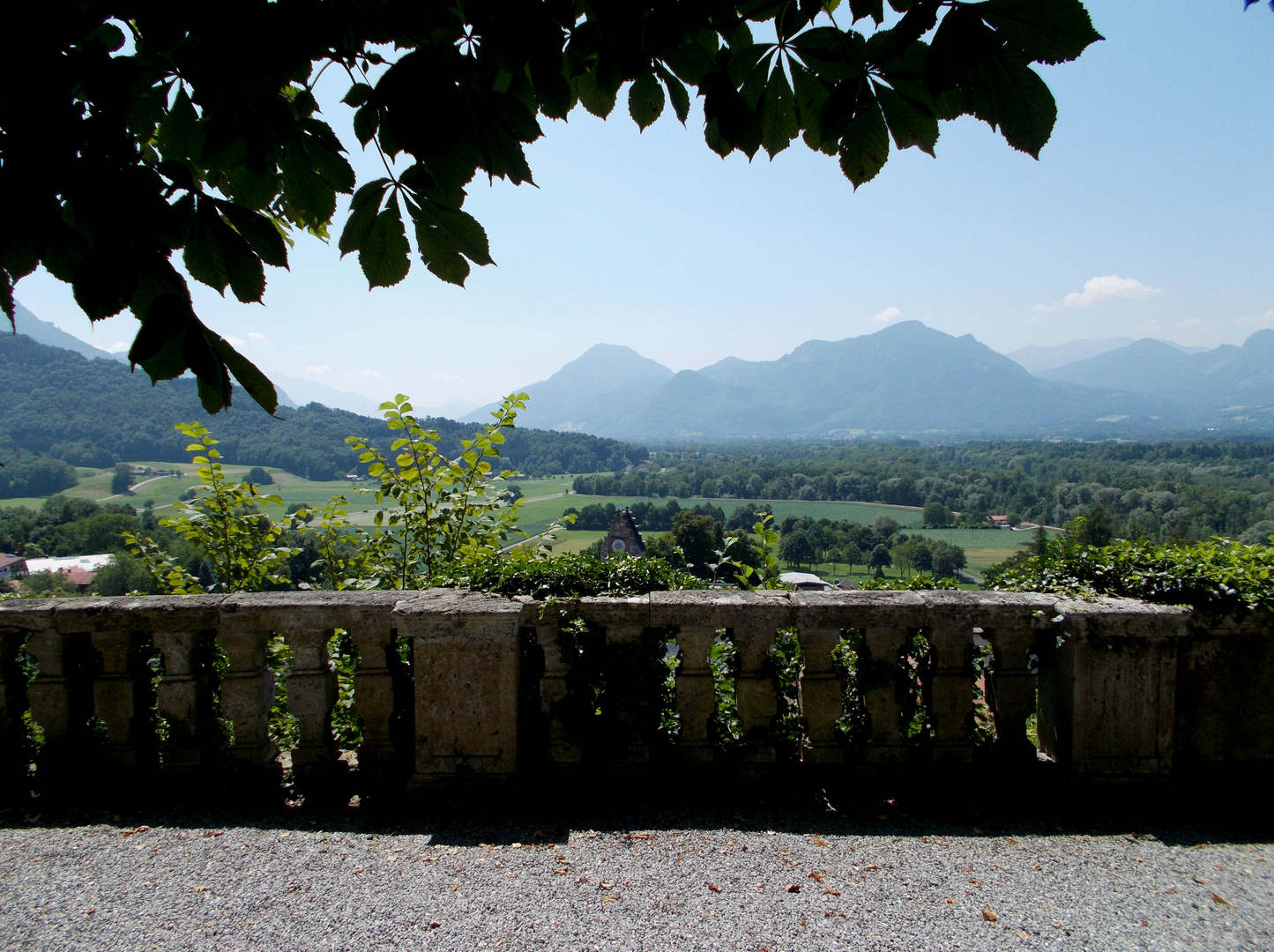 Blick ins Inntal von der Südterasse Schloss Neubeuern