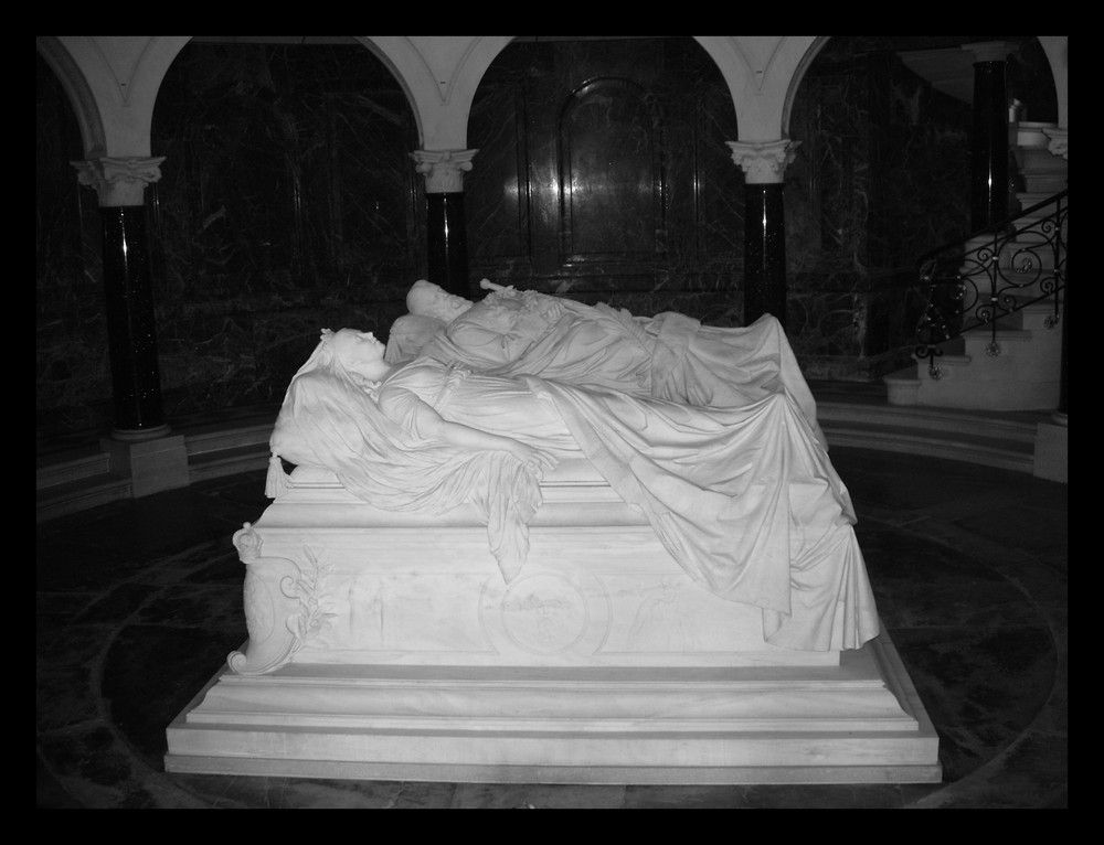 Blick ins Kaiser Friedrich Mausoleum an der Friedenskirche zu Potsdam