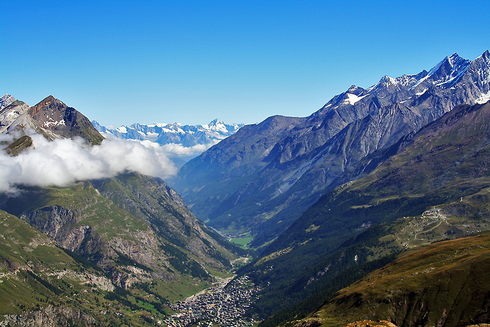 Blick ins Mattertal aus der Seilbahn kurz vorm Trockenen Steg aus reiclich ...