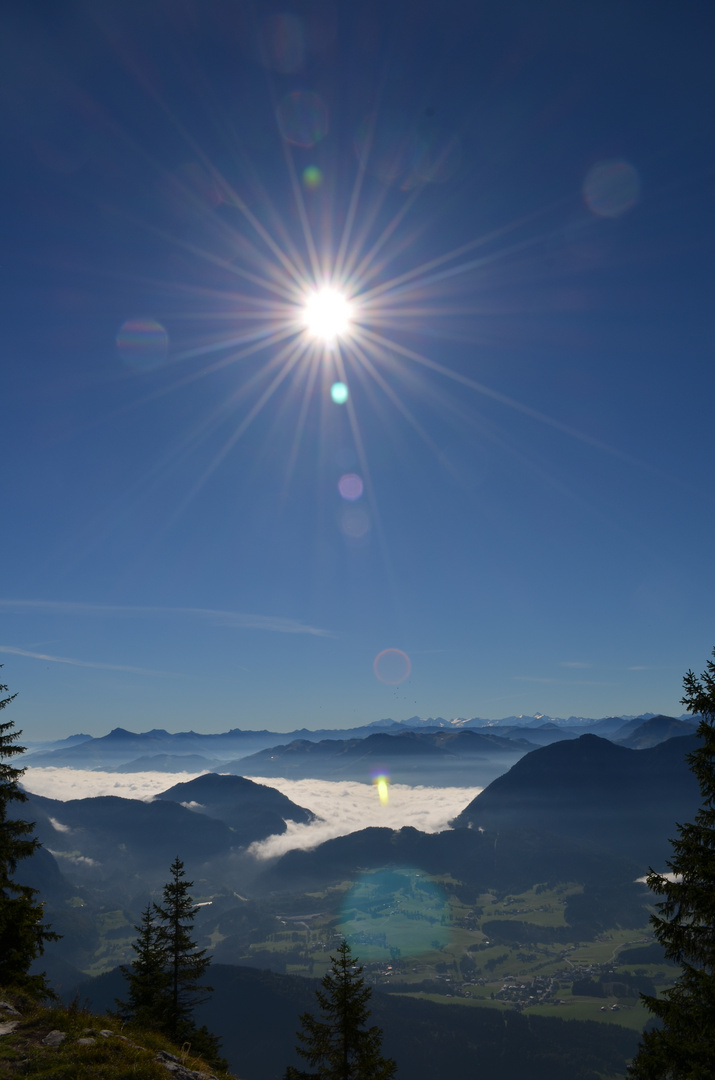 Blick ins Nebelverdeckte Tal