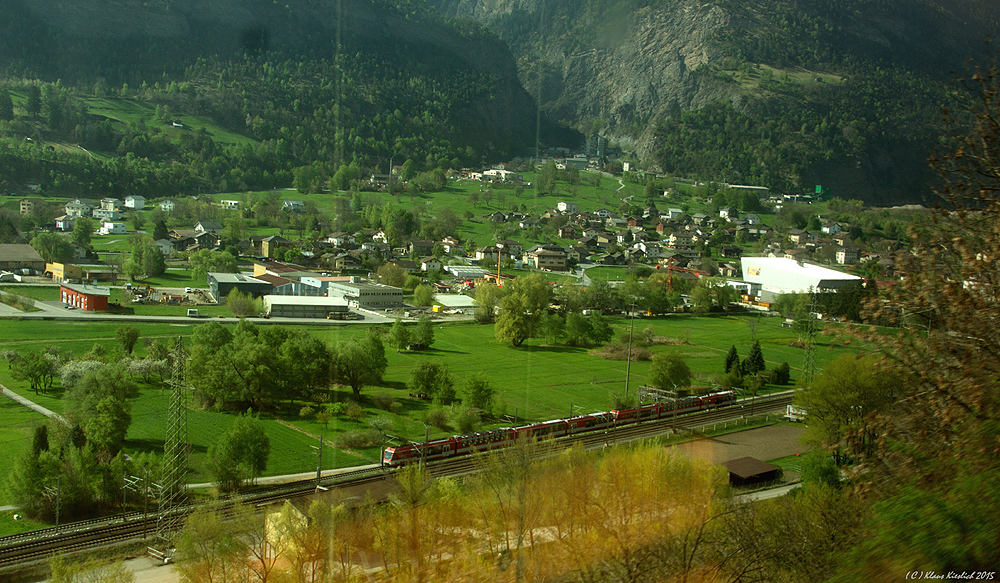 Blick ins Rhonetal vom fahrendem Zug aus