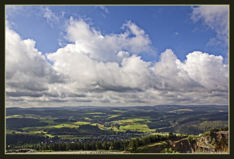 Blick ins Sauerland von der Hocheide Niedesfeld