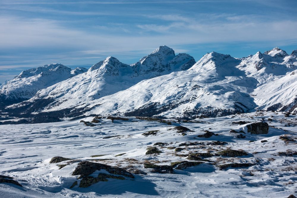 Blick ins Skigebiet Corviglia mit Piz Nair